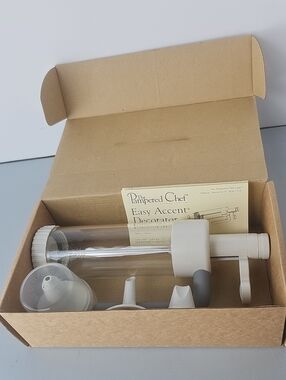 Pampered Chef Easy Accent Decorator 6 Tips Cakes Cookies Dips Cupcakes Baker